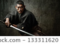 一位手持日本刀的武士肖像，展現了武士道精神。 133311620