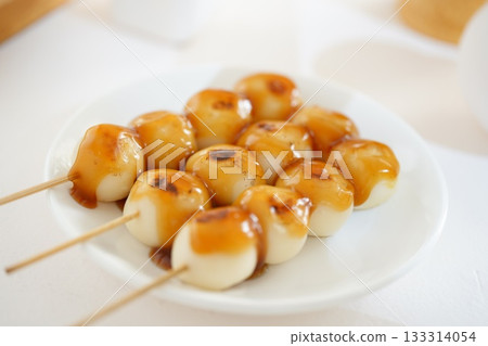 Mitarashi dumpling  133314054