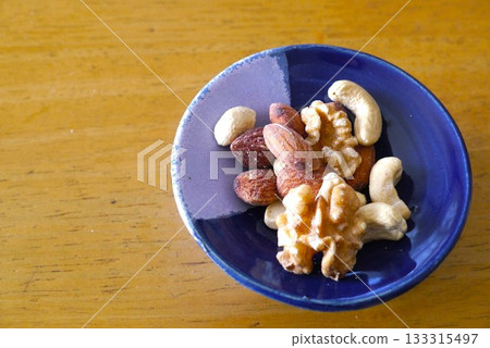 堅果口感香脆，營養豐富，被認為是最受歡迎的健康食品之一。 133315497