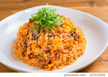 Kimchi fried rice 133315942