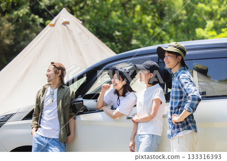 Friends enjoying the outdoors Friends enjoying the outdoors 133316393