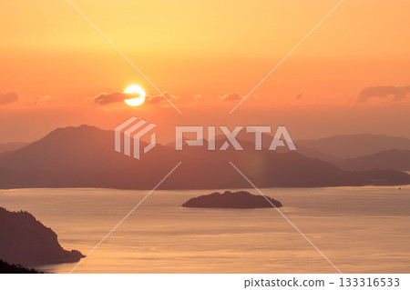 The sun rising from the islands of the Seto Inland Sea, dyed in the morning glow The sun rising from the islands of the Seto Inland Sea, dyed in the morning glow 133316533