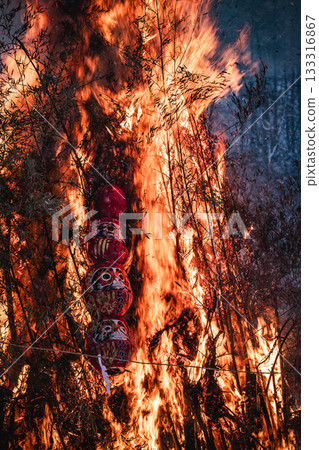 The powerful flames of the Dondoyaki festival 133316867