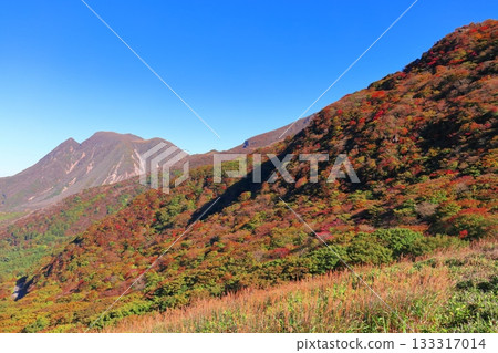 【大分縣】從牧之通1號展望台看到的九重山脈秋葉 【大分縣】從牧之通1號展望台看到的九重山脈秋葉 133317014
