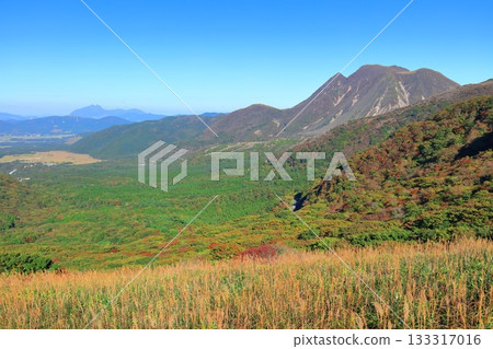 【大分縣】從牧之通第一展望台看到的九重山脈和長崎原山 133317016