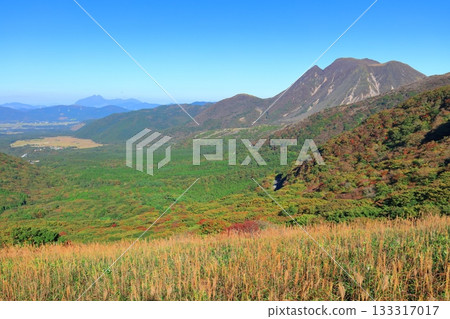 【大分縣】從牧之通第一展望台看到的九重山脈和長崎原山 133317017