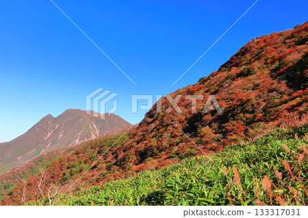 【大分縣】從牧之通1號展望台看到的九重山脈秋葉 【大分縣】從牧之通1號展望台看到的九重山脈秋葉 133317031
