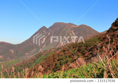 【大分縣】從牧之通1號展望台看到的九重山脈秋葉 【大分縣】從牧之通1號展望台看到的九重山脈秋葉 133317036