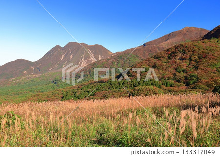 【大分縣】從牧之通展望台看到的九重山脈秋葉 【大分縣】從牧之通展望台看到的九重山脈秋葉 133317049
