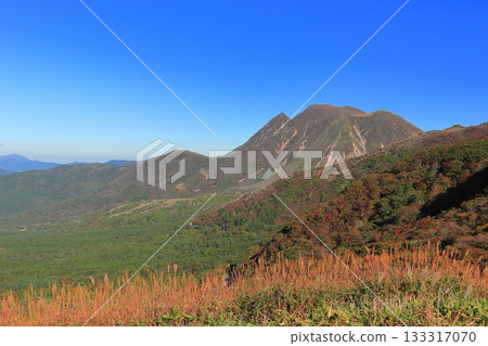 【大分縣】從牧之通1號展望台看到的九重山脈秋葉 【大分縣】從牧之通1號展望台看到的九重山脈秋葉 133317070