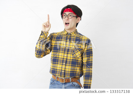 秋葉原風格男性靈感白色背景 133317138