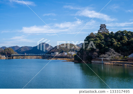 在晴朗的日子裡，從萊茵橋上可以欣賞到木曾川和犬山城的景色。 133317495