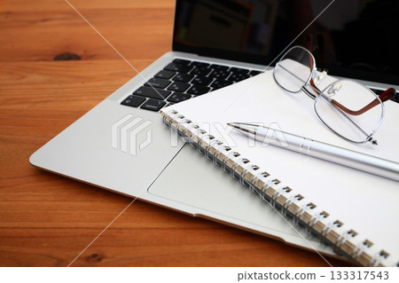 Business image: PC and writing implements 3:2 Business image: PC and writing implements 3:2 133317543