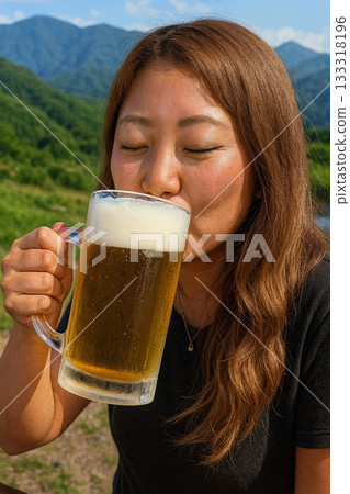 啤酒女郎 133318196