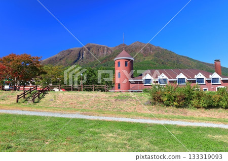 【大分縣】晴天的甘地牧場和九重山脈 【大分縣】晴天的甘地牧場和九重山脈 133319093