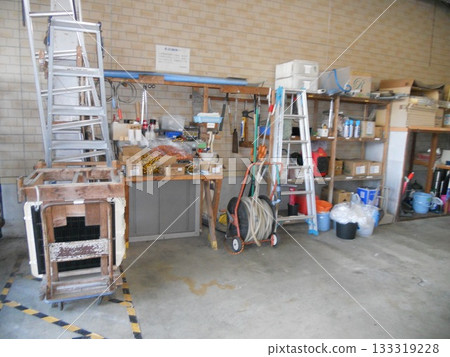 建築工地上的工具 建築工地上的工具 133319228