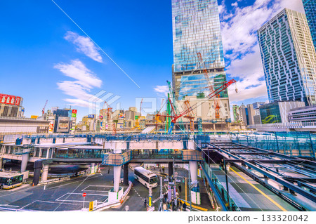 Tokyo cityscape, Japan, November 19th. Steel frames assembled on the deck stretch to the left edge... Crawler cranes, etc. = Shibuya Tokyo cityscape, Japan, November 19th. Steel frames assembled on the deck stretch to the left edge... Crawler cranes, etc. = Shibuya 133320042
