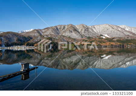 Snow-capped mountains reflected in Lake Aoki, Omachi City, Nagano Prefecture Snow-capped mountains reflected in Lake Aoki, Omachi City, Nagano Prefecture 133321100
