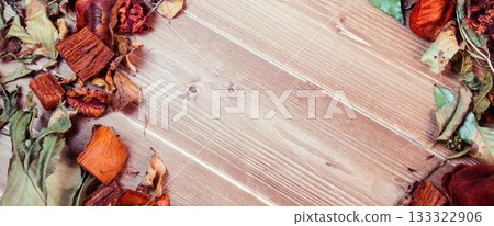 Panoramic view of dry leaves on wooden table 133322906