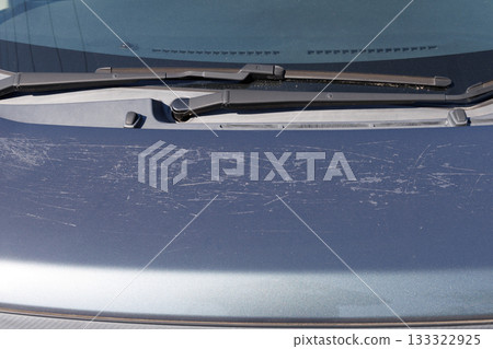 汽車引擎蓋油漆剝落 133322925