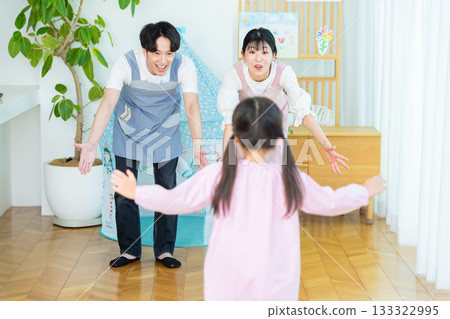 在托兒所工作的保育員 133322995