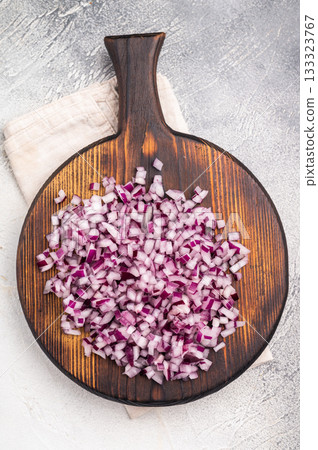 Chopped raw Red onion on wooden board. white background. top view 133323767