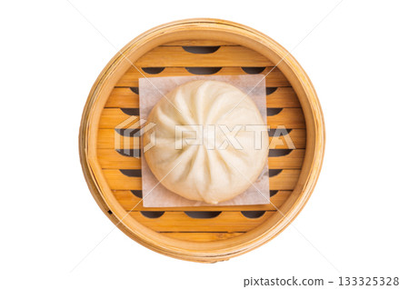 Chinese Bao or Baozi bun with meat in bamboo steamer isolated on white background. top view 133325328