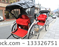 一輛停著的人力車 133326751