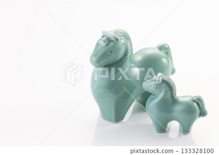 陶瓷擺飾，圖案為母子馬 133328100