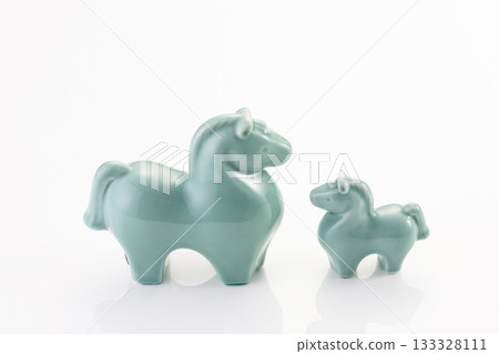 陶瓷擺飾,圖案為母子馬 陶瓷擺飾,圖案為母子馬 133328111