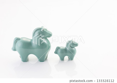 Ceramic ornament of a mother and child horse Ceramic ornament of a mother and child horse 133328112