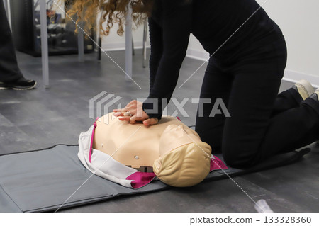 males, doctor, first aid 133328360