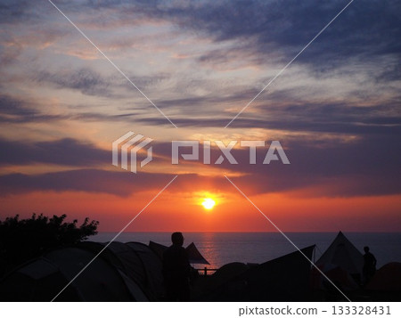 帳篷裡欣賞日落 133328431