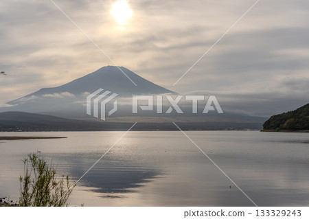 Lake Yamanaka and Mount Fuji 133329243