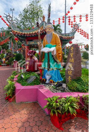 Statue of Yue Lao, the God of Marriage and Love, at Thean Hou Temple, Kuala Lumpur, Malaysia. Statue of Yue Lao, the God of Marriage and Love, at Thean Hou Temple, Kuala Lumpur, Malaysia. 133329488