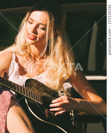 Girl with guitar 133330192