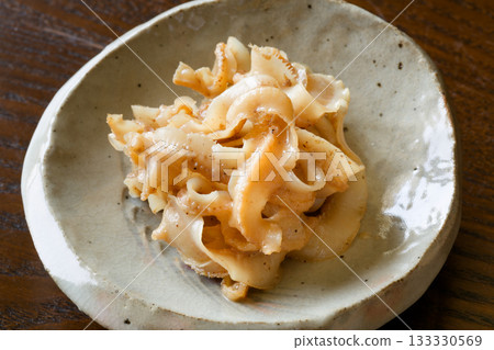 Stir-fried scallop flakes with butter 133330569