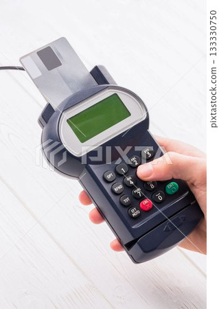 Man paying with credit card 133330750
