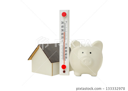 Winter savings: thermometer, piggy bank, house, isolated on white, PNG 133332978