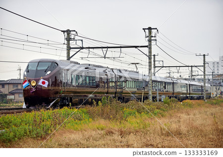 Joban Line Toride-Fujishiro JR East E655 series (Okubo) + TR (Tokyo) Imperial train Emperor and Empress Joban Line Toride-Fujishiro JR East E655 series (Okubo) + TR (Tokyo) Imperial train Emperor and Empress 133333169