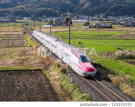[Akita Shinkansen] Limited Express Komachi running through the autumn countryside 133333335