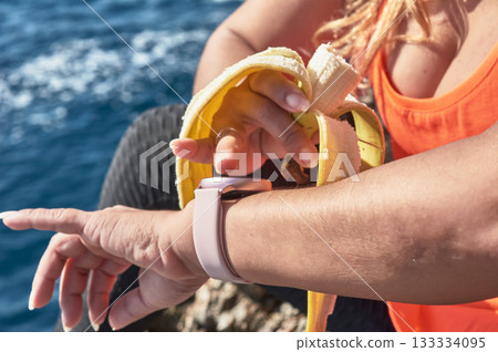 woman with a bottle of water on a beach 133334095