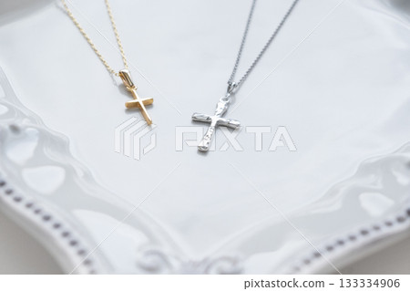 十字架圖案吊墜，非常適合作為禮物 133334906