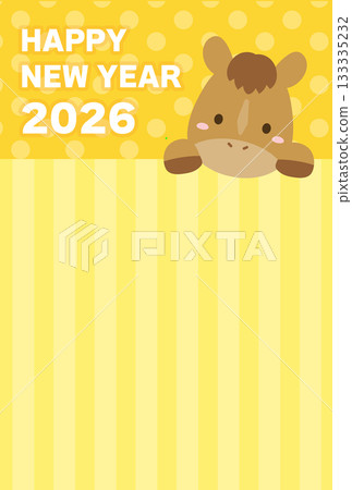 2026年馬年新年賀卡，圖案為可愛的小馬，背景為條紋和波點圖案，黃色。 133335232