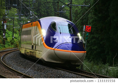 飛越山巒疊嶂的王本線…山形新幹線「翼號」E8系列 133335558