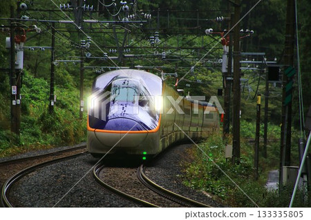 飛越山巒疊嶂的王本線…山形新幹線「翼號」E8系列 飛越山巒疊嶂的王本線…山形新幹線「翼號」E8系列 133335805