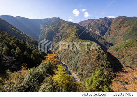 Hinoji Valley (Iya Valley) in Tokushima Prefecture in autumn Hinoji Valley (Iya Valley) in Tokushima Prefecture in autumn 133337492