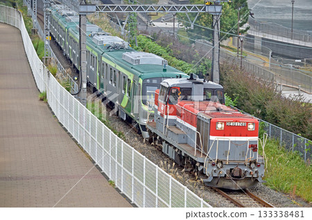 東海道本線、櫻木町-東-高島、JR Freight DE10-1749 + 東急 7000 系列 7108 + 7109 列車 133338481