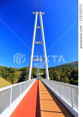 [Oita Prefecture] Kokonoe Dream Suspension Bridge on a clear day 133338751