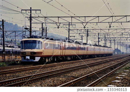 2007: 9 cars of the 485 series L express Raicho train running on the Tokaido Line 2007: 9 cars of the 485 series L express Raicho train running on the Tokaido Line 133340313